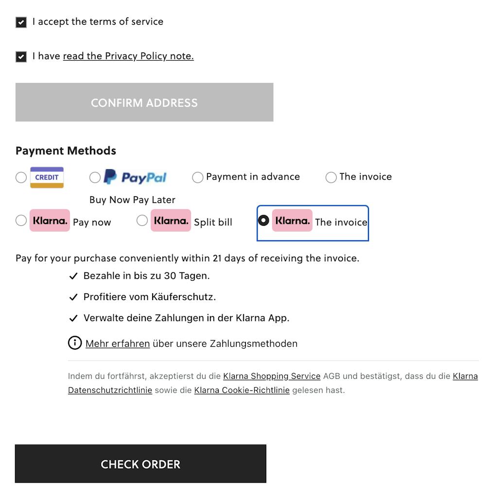 A screenshot showing the payment method selection step in an online store with a Klarna payments integration.